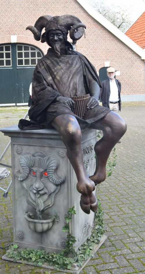 Erik Jans Living Statue